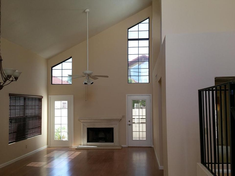 2nd image of 1903 E Rhea Rd