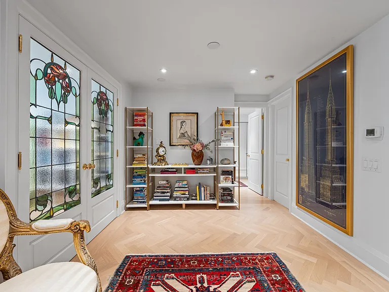 225 Davenport Rd #401 — Photo 4