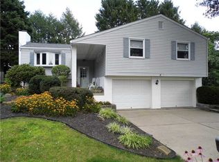 106 Winwood Rd, Coraopolis, PA 15108