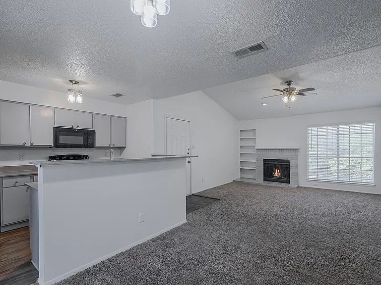 Ironhorse Flats-Kitchen & Living Room