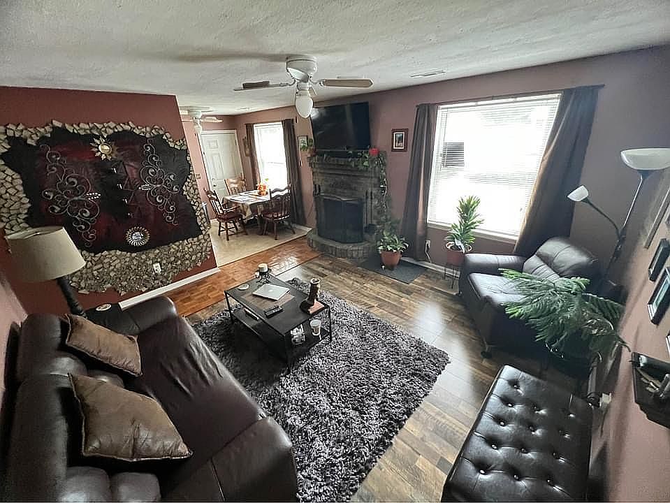 2nd image of 92 Briarwood Cir