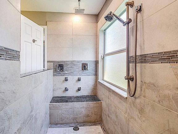 3rd image of 2318 Plantation Oak Dr