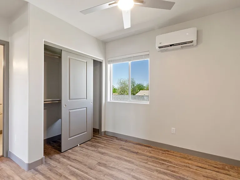 1720 E Edison St — Photo 58