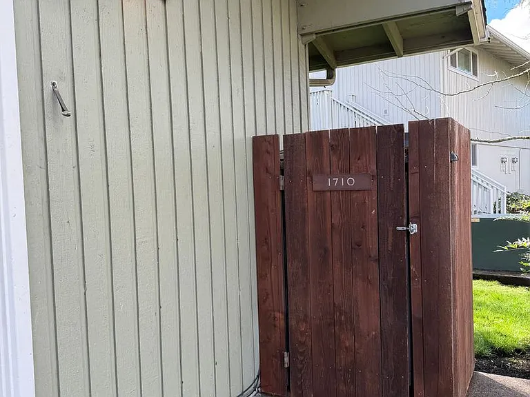 1710 Arthur St — Photo 3