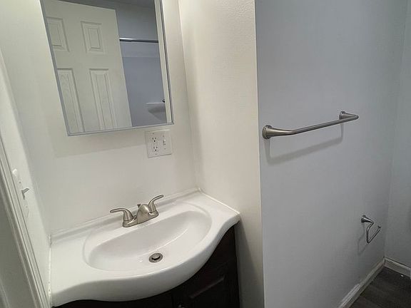 5th image of 2301 S 11th St #0e25d9dd8