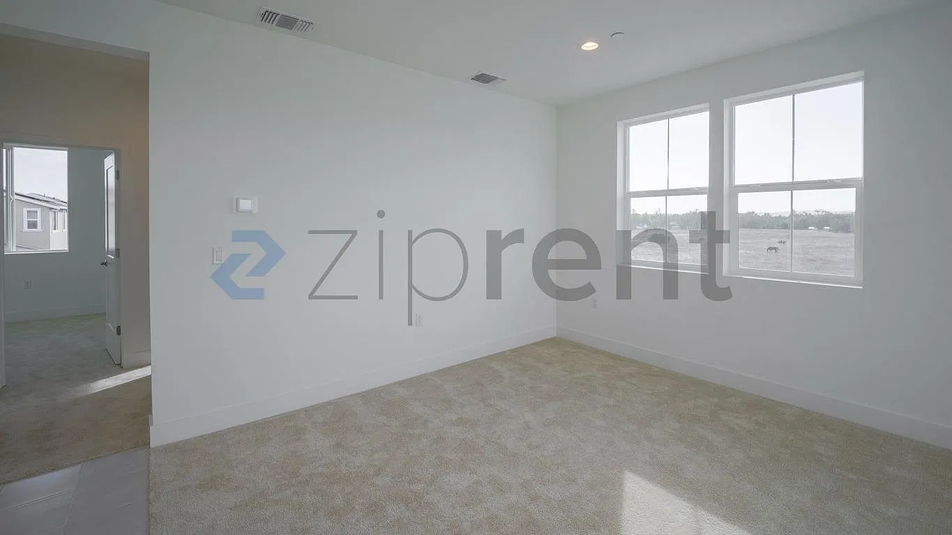 2 bed, 987 sqft, $1,900 — Photo 3