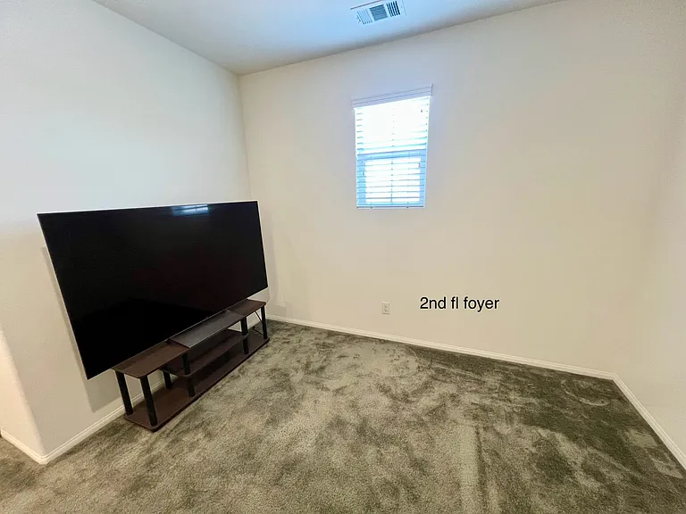 Bonus work/living area (upstairs)