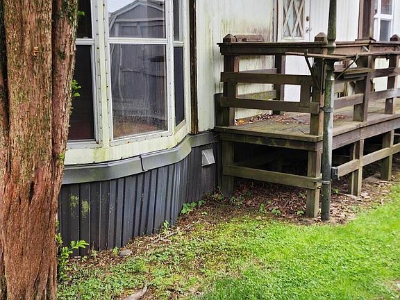 3rd image of 106 Shady Oaks Ln