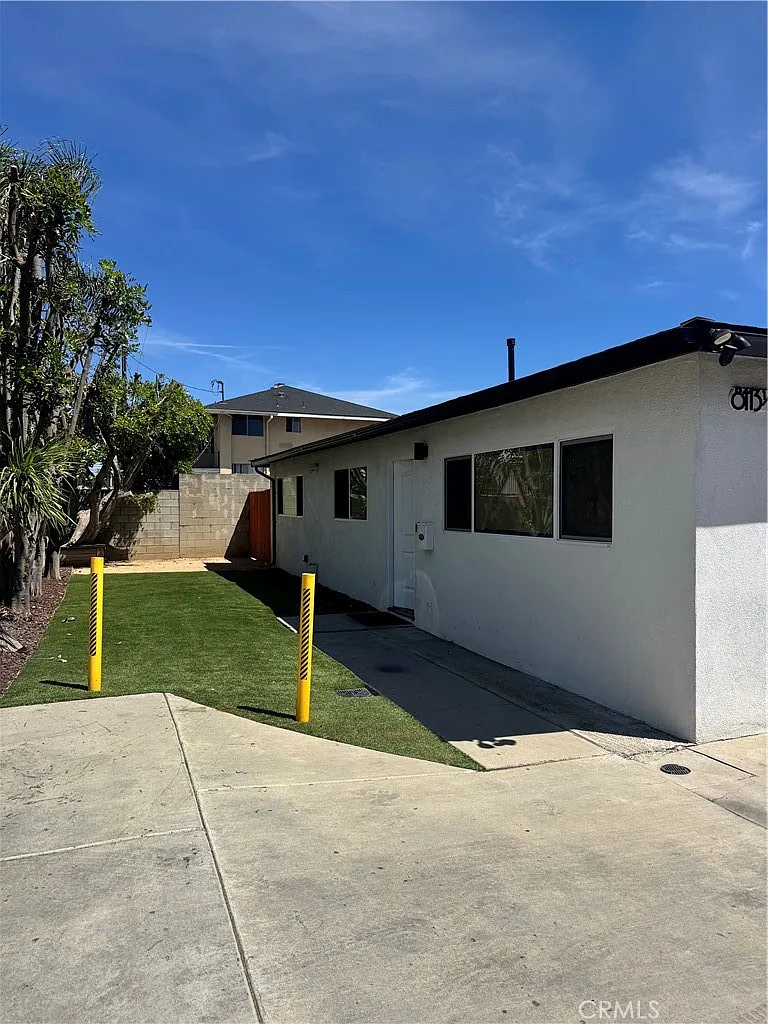 Building Photo - 8109 Cole #8113-1/2