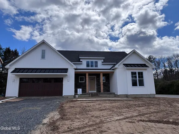 3 Wyatt's Way, Clifton Park, NY 12065