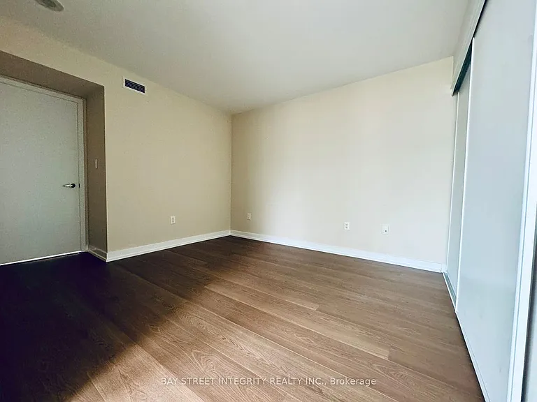 15 Brunel Ct #812 — Photo 8