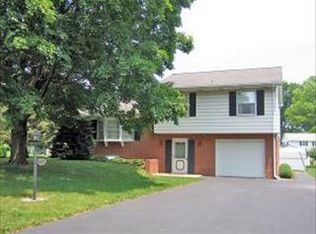 507 Oak Grove Dr, Lancaster, PA 17601