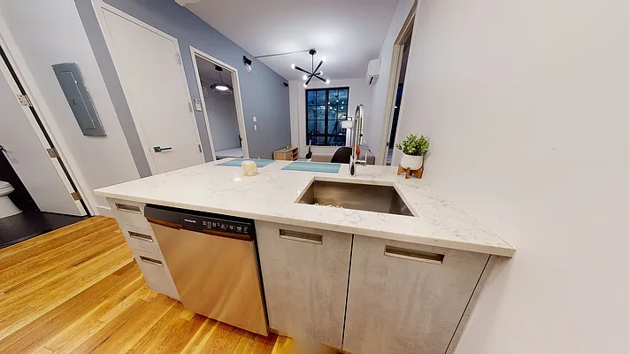 Rented by Arwell Realty | media 34