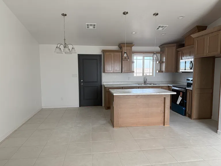 5134 E Udall Ln — Photo 2