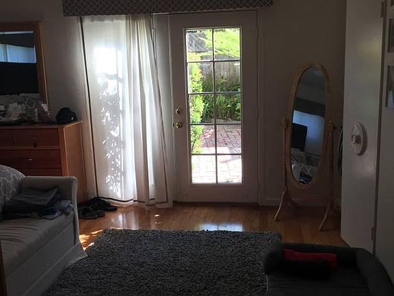 3rd image of 7143 La Jolla Blvd