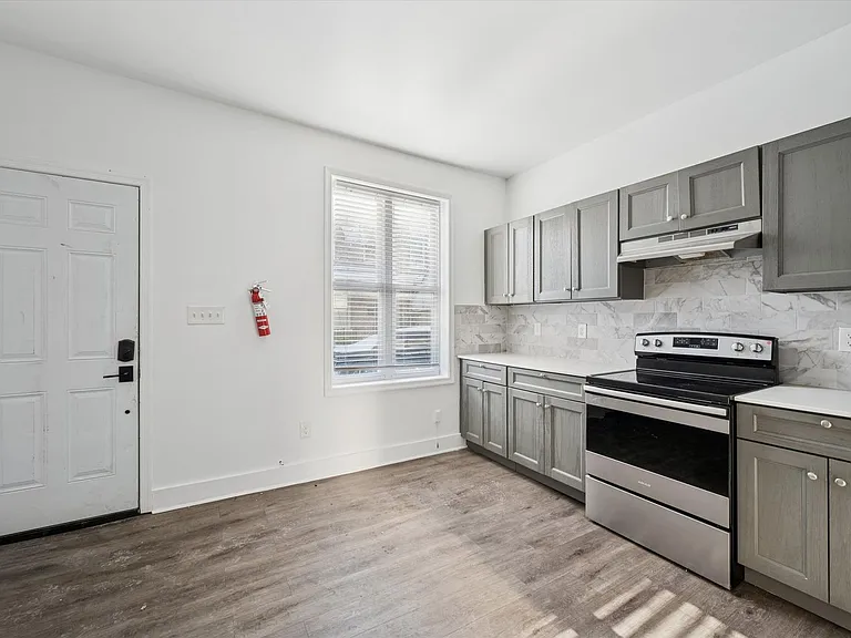 6143 Glenmore Ave — Photo 5