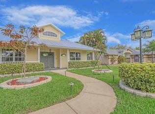 725 Carnation Dr, Sebastian, FL 32958