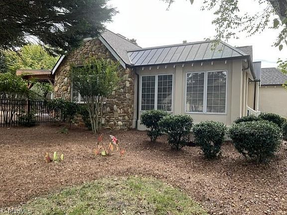 5th image of 108 Linden Pl
