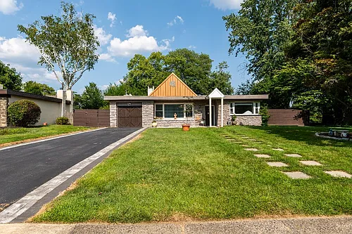 2205 Mary Ln Photo 1