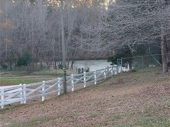 3rd image of 1753 Smith Farm Rd