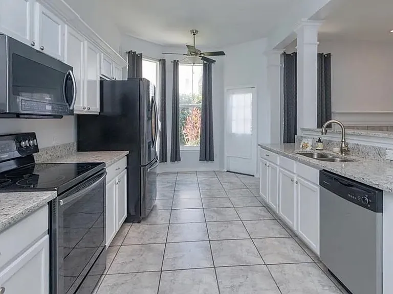 124 Longview Ave — Photo 4