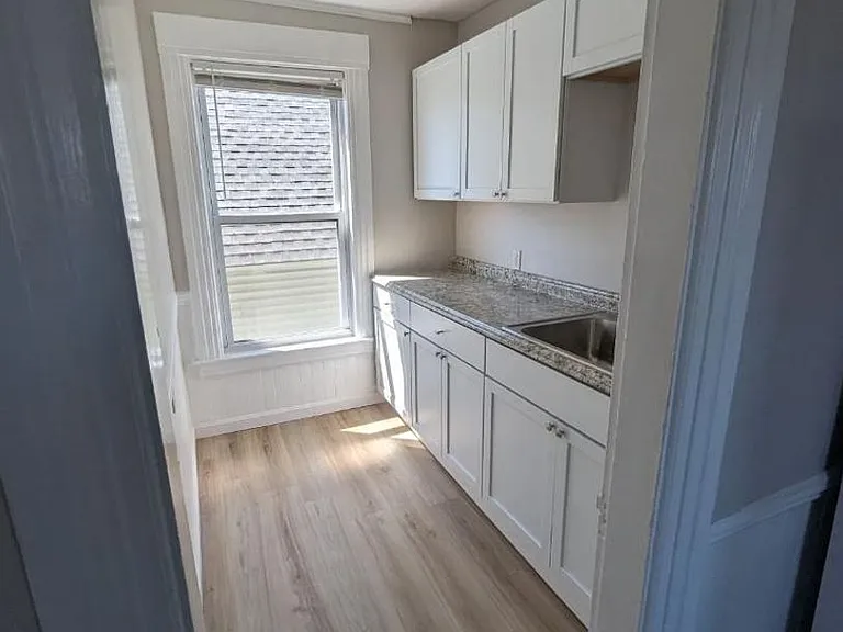 339 Spruce St — Photo 2