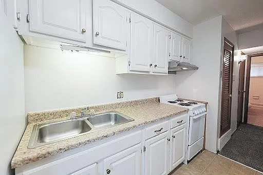 906 S 27th St #5 — Photo 6
