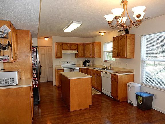 4th image of 270 Antietam Blvd