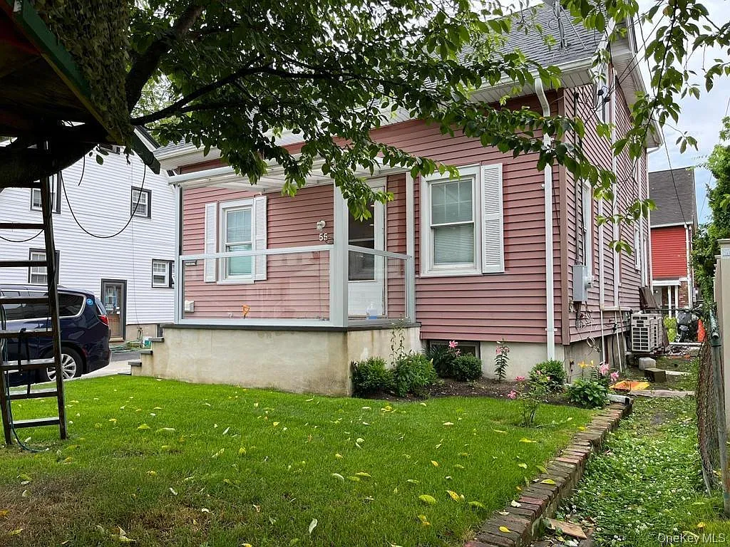 4 bed, 3.0 bath, 3072 sqft, $5,750 — Photo 2