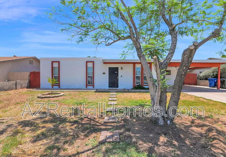 1745 W Capri Ave — Photo 2