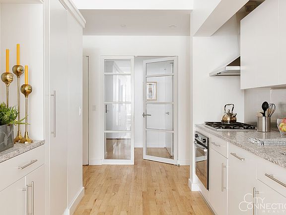 5th image of 15 Broad St APT 2316