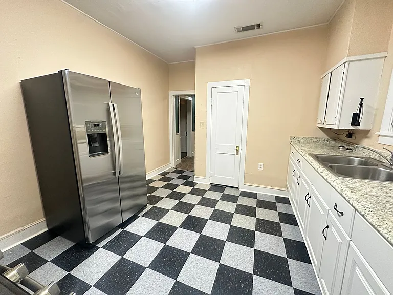 1340 Lincoln St — Photo 5