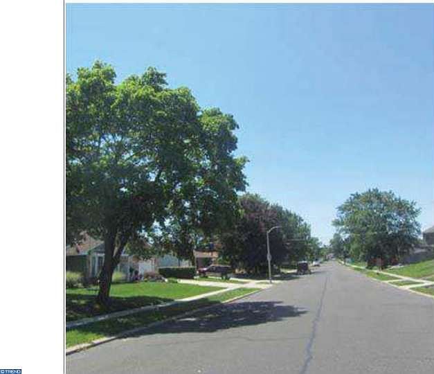 2nd image of 290 Lakeside Dr