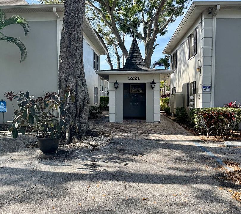 1st image of 5221 S Bayshore Blvd #19