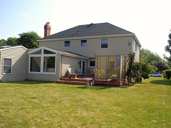 5th image of 626 Brooke Ln