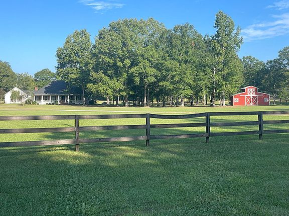 Barn to North of House
