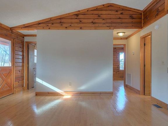 3rd image of 550 Colhoun St NE