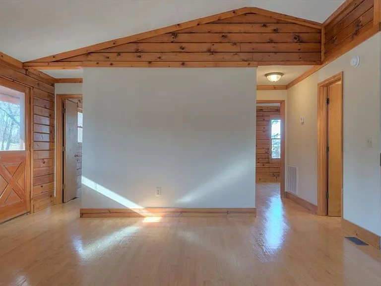 550 Colhoun St NE — Photo 3