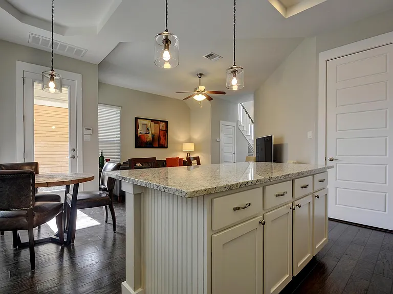 912 Sugaree Ave — Photo 4