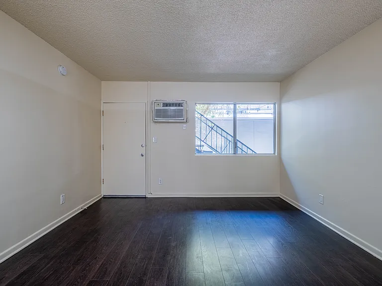 220 S Commonwealth Ave #103 — Photo 3