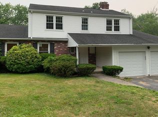 10 Bittersweet Ln, Hamden, CT 06518