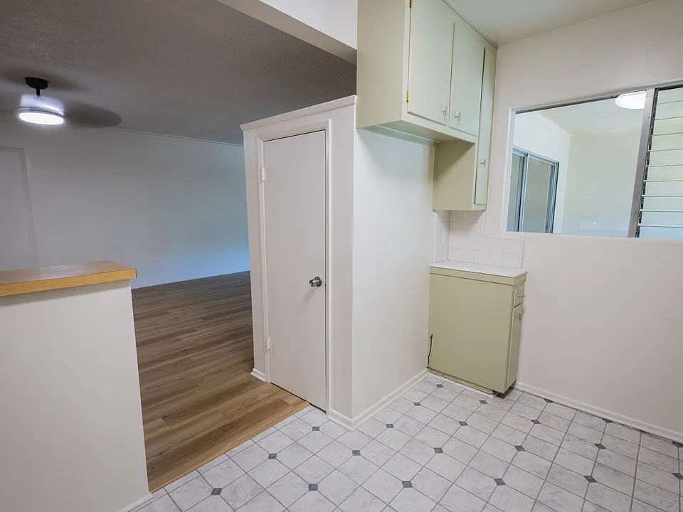 5138 Hazeltine Ave #6