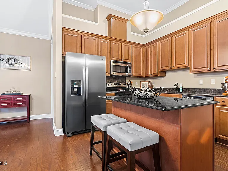 3 bed, 1477 sqft, $2,500 — Photo 4