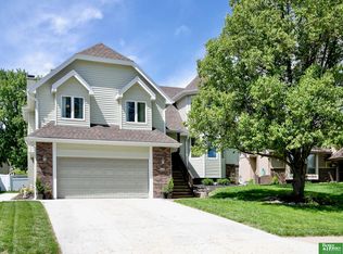 1204 Castana Cir, Papillion, NE 68046