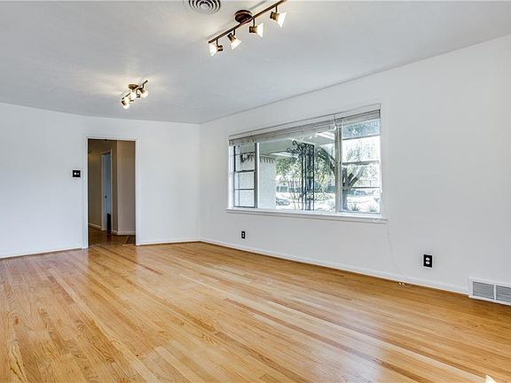 5th image of 2451 Southwood Dr