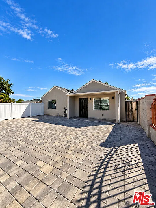 1 bed, 1.5 bath, 700 sqft, $3,000 — Photo 1