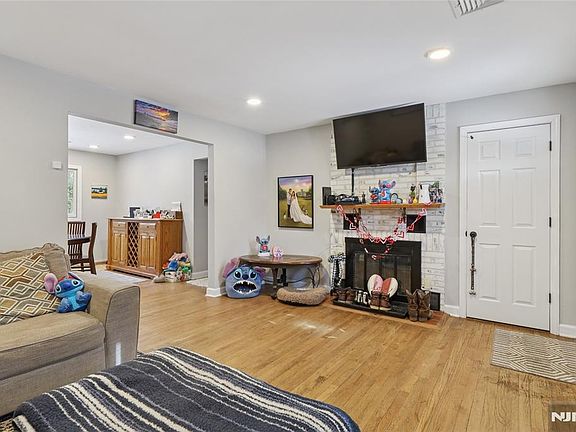 3rd image of 51 Sicomac Rd