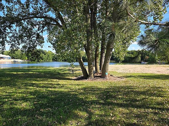 3rd image of 6 Willowwood Lk