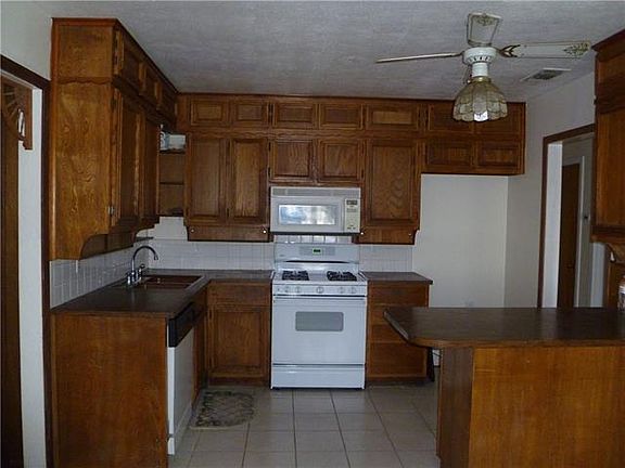 4th image of 609 SE 25th Ave