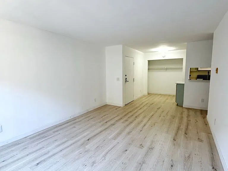 1351 N Orange Dr #117 — Photo 14